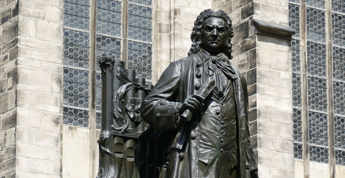 Bachstandbild vor der Thomaskirche Leipzig